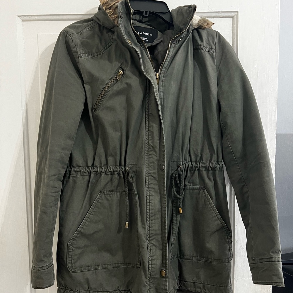 Glamsia size medium, olive green with fur around hood
